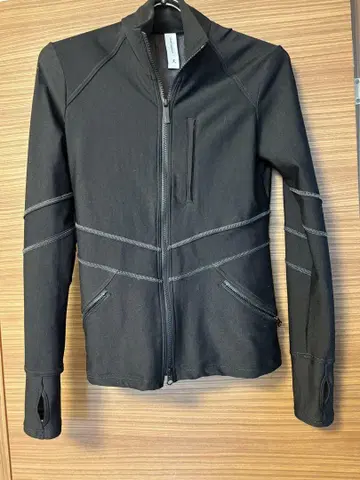 UJOH DANSKIN 블랙 자켓
