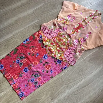 노냐 카바야 싱가포르 민족 의상
