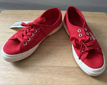미사용 새상품 SUPERGA 레드 캔버스 스니커즈 23cm