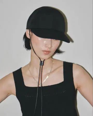 오늘의 가죽 끈 모자