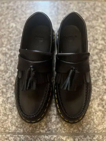 Dr. Martens 로퍼