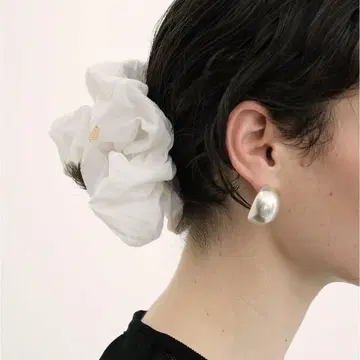 스크런치 화이트 CLANE LINEN MEDIUM SCRUNCHI
