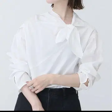 새상품급 보타이 블라우스 스픽 앤 스팬 SOMELOS