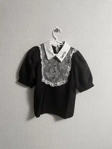 로지타 반팔 블라우스