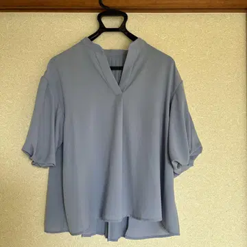 블루 플리츠 디자인 오분 소매 상의