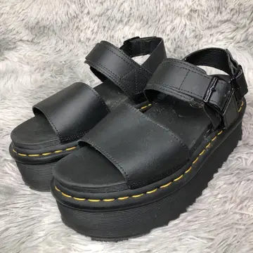 새상품급 Dr.Martens VOSS QUAD 샌들 통굽 여성용