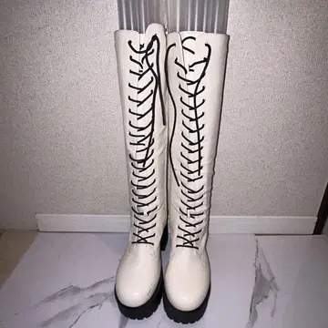 화이트 레이스업 롱 부츠