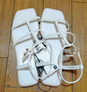 GU W 내로우 스트랩 플랫 샌들 M 화이트 샌들 지유