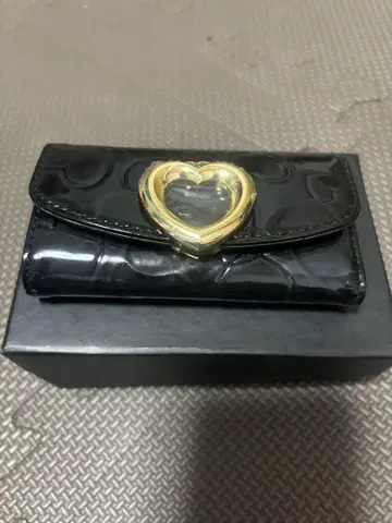 하트 모양 금장 장식 블랙 키 케이스