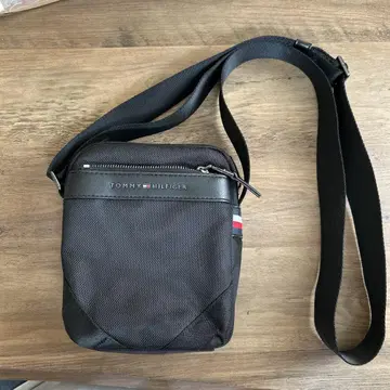 타미힐피거 블랙 숄더백