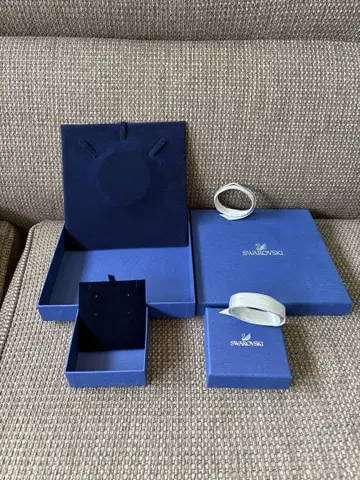 새상품급 SWAROVSKI 스와로브스키 목걸이 귀걸이 빈 박스 2개 세트