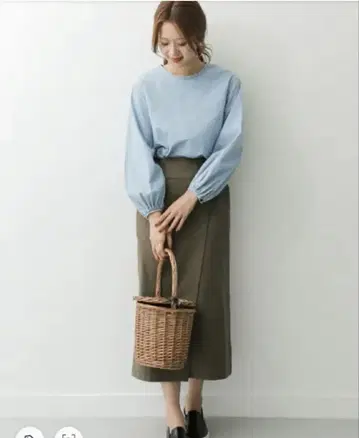 어반 리서치 도어스 라이트 데님 개더 슬리브 블라우스 우먼스 바지