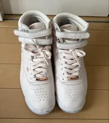 리복 클래식 핑크