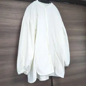 bow.a 보우에 화이트 벌룬 슬리브 셔츠