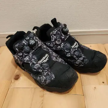 리복 Instapump Fury 블랙