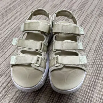 휠라 베이지 스포츠 샌들 24cm