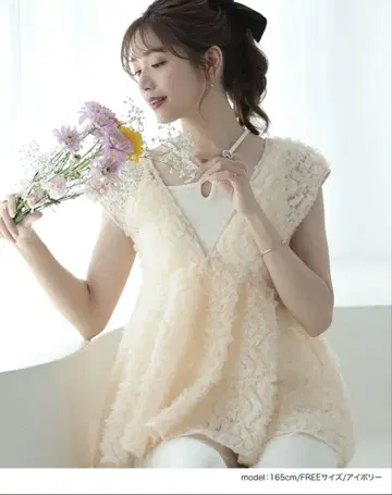 프릴이 달린 슬리브리스 튜닉