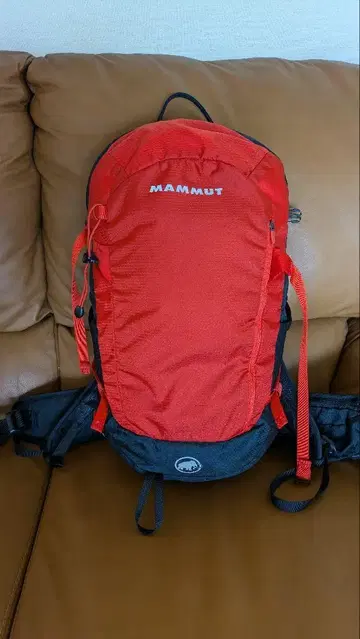 MAMMUT 중형 냅색 레드/블랙
