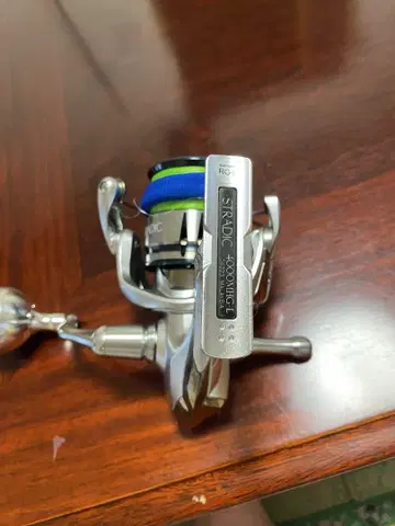 SHIMANO STRADIC 4000MHG 스피닝 릴