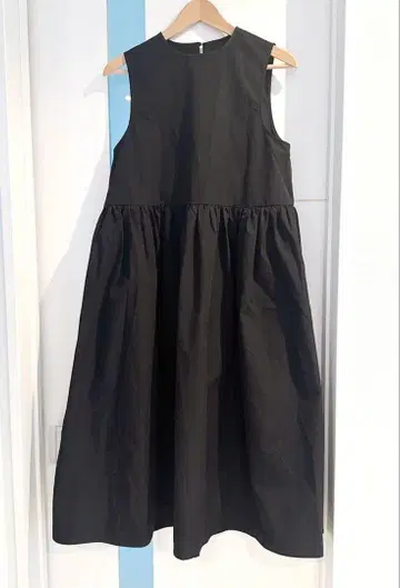 coca 블랙 슬리브리스 롱 원피스 허리 절개 F
