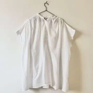 Spick&Span 코튼 린넨 개더 프렌치 슬리브 셔츠