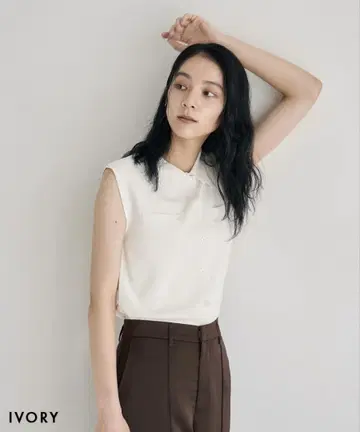 베이스먼트 온라인 카라 부착 슬리브리스 니트 아이보리