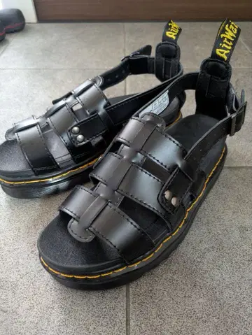 Dr. Martens 블랙 컴포트 샌들 41 EU