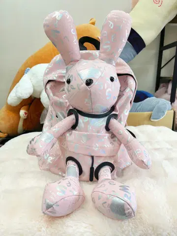 토끼 모양의 핑크 핸드백