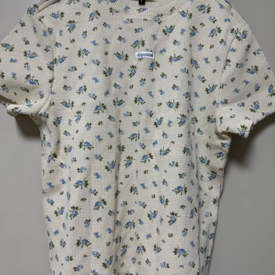 Depound Flower Waffle T-shirt on Bunjang Global Site.