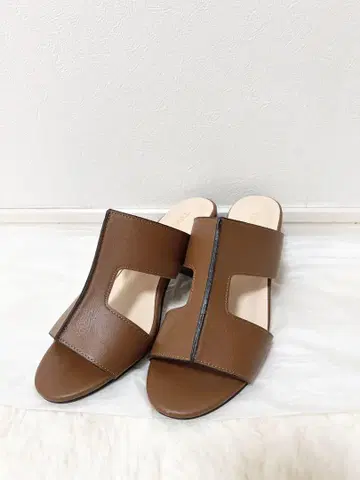 브라운 오픈토 샌들