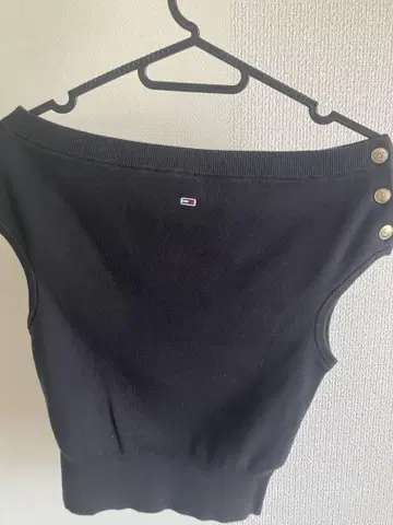 오프숄더 스트라이프 스웨터