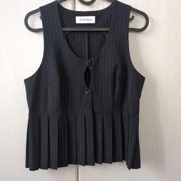 유나이티드 애로우즈 네이비 스트라이프 슬리브리스 탑