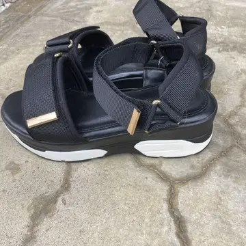 블랙 스포츠 샌들