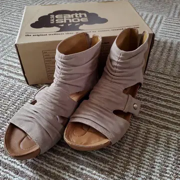 Earth Shoe 베이지 샌들 루즈핏
