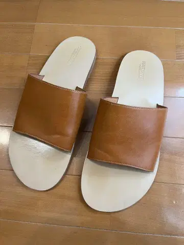브라운 가죽 샌들 유나이티드 애로우즈