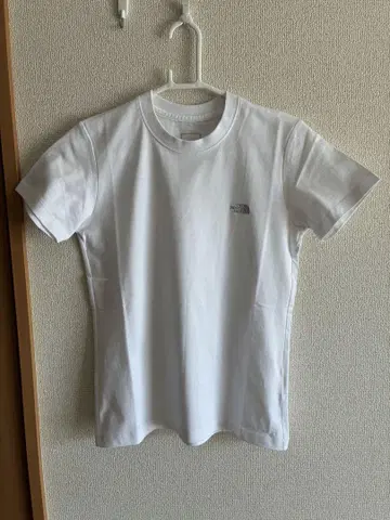 THE NORTH FACE 숏 슬리브 스몰 로고 티 반팔 화이트