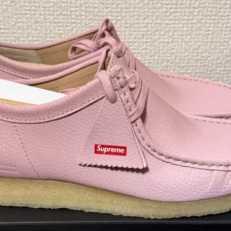 Supreme × Clarks Reflective WallabeePink