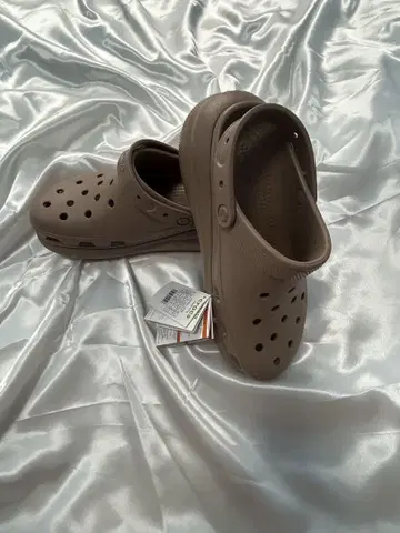 택 포함 새상품 크록스 샌들 슬리퍼 28cm 정가 11000엔 정도