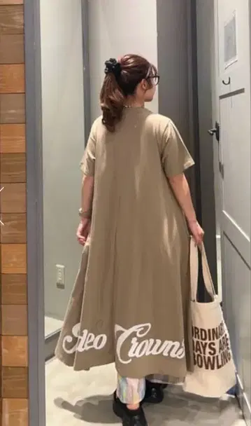 로데오 크라운 v넥 스크립트 로고 맥시 원피스