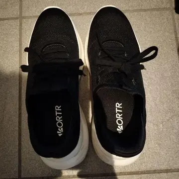 ORTR 블랙 스니커즈 24cm