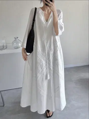 새상품! FRIFUL 레이스 자수 화이트 A 라인 롱 원피스