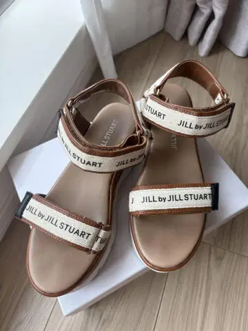 JILL by JILL STUART 볼륨 스포츠 샌들