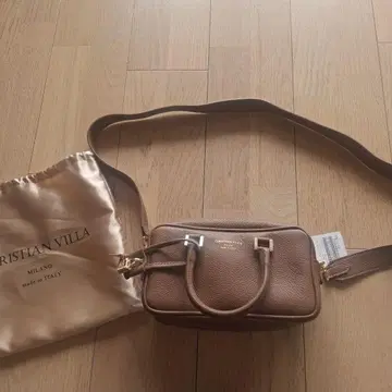크리스천 빌라 숄더백
