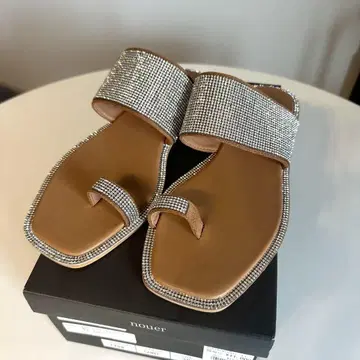 새상품 Nouer 큐빅 샌들 실버 야마다야