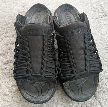 KEEN 샌들