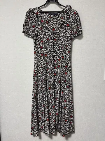 꽃무늬 반팔 무릎 기장 원피스