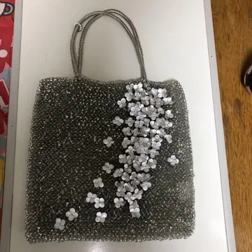 실버 비즈 토트백 꽃 모티브