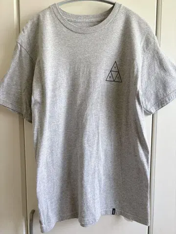 HUF 그레이 티셔츠