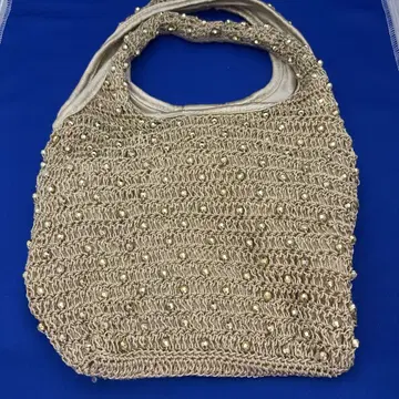 비즈가 달린 골드 뜨개질 백