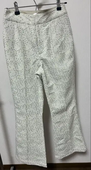 자수 화이트 플레어 팬츠